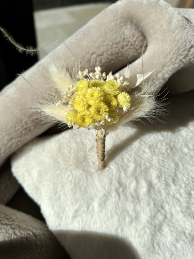 Boutonnière de Marié Corsica Immortelle