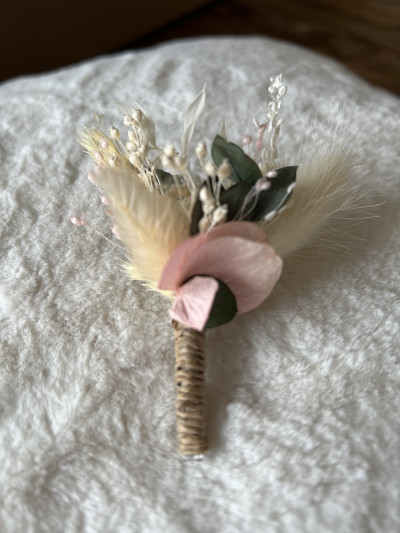 Boutonnière de Marié Romantisme Rose